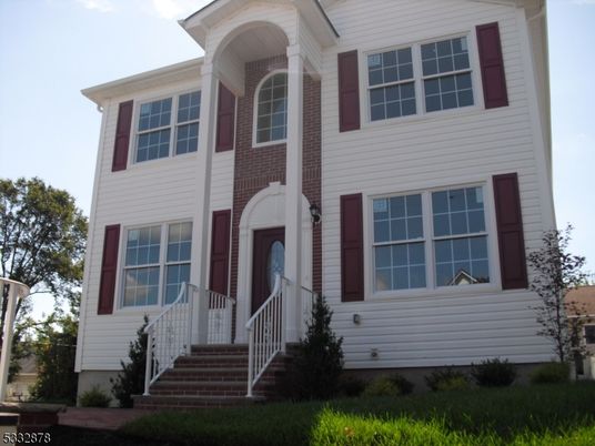Exterior, Facade, Brick Facade, Georgian