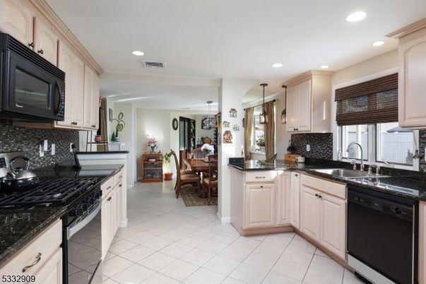Dining room, Interior, Kitchen, Pendant Lights, Recessed Lighting