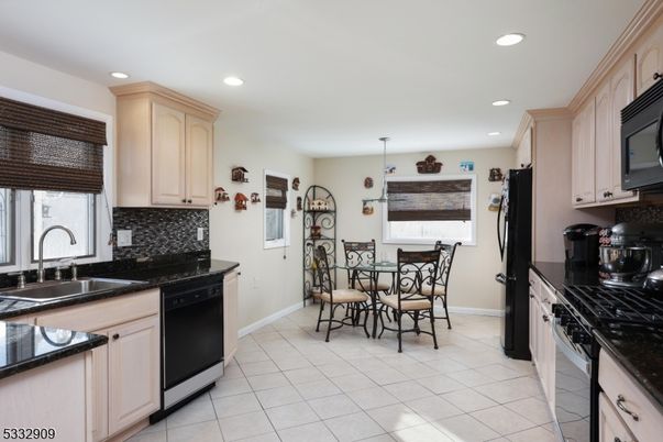 Dining room, Interior, Kitchen, Recessed Lighting