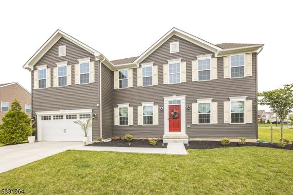 Attached, Exterior, Facade, Brick Traditional
