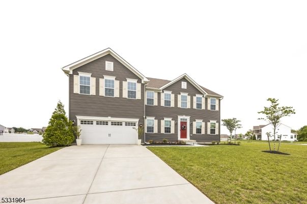 Attached, Exterior, Facade, Farmhouse