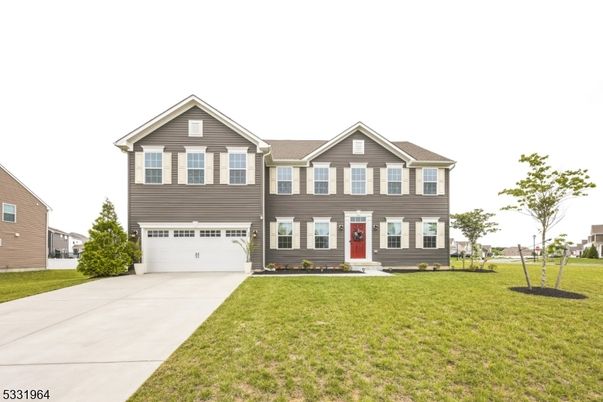Attached, Exterior, Facade, Farmhouse