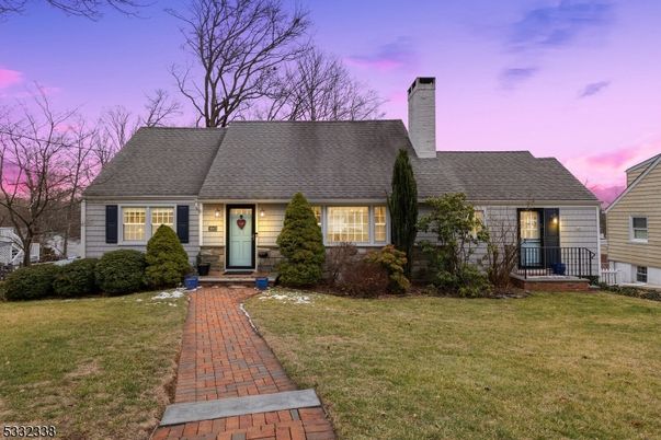 Exterior, Facade, Cape Cod