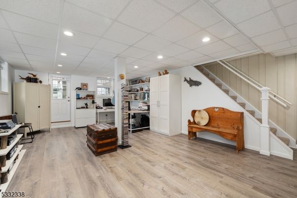 Interior, Recessed Lighting, Wood Texture Flooring