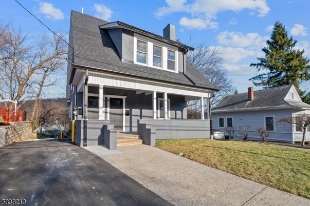 Exterior, Facade, Cape Cod