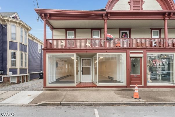 Exterior, Facade, Queen Anne Victorian