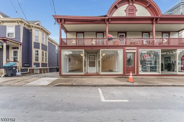 Exterior, Facade, Queen Anne Victorian