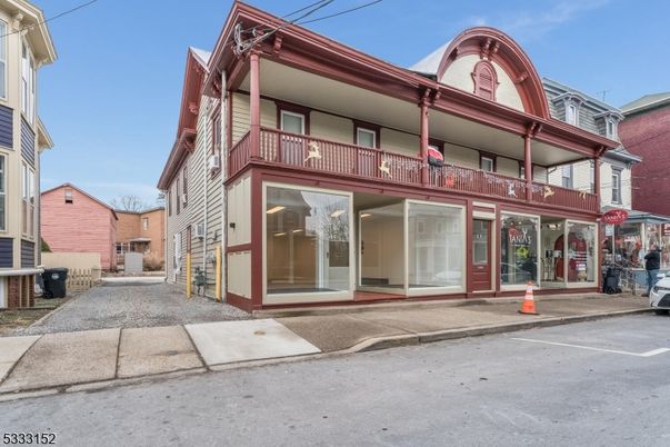 Exterior, Facade, Queen Anne Victorian