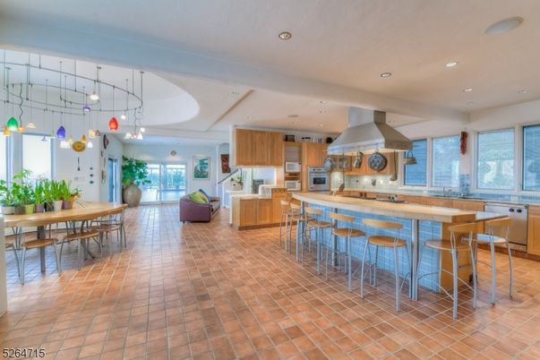 Dining room, Interior, Kitchen, Living room, Pendant Lights, Recessed Lighting, Stainless Steel Appliances