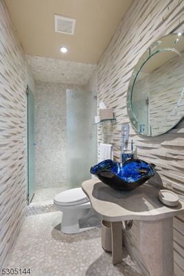 Bathroom, Interior, Recessed Lighting, Stone Walls