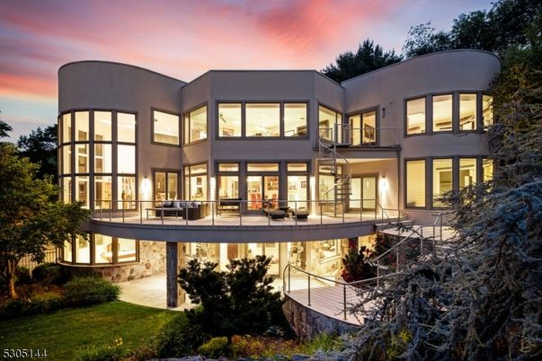 Backyard, Exterior, Facade, Modern