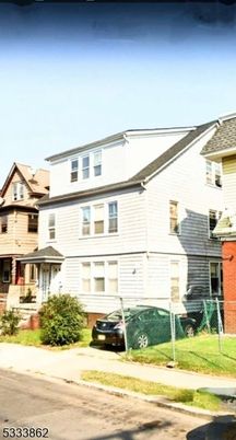 Exterior, Facade, Rowhouse