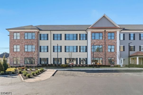 Exterior, Facade, Brick Facade, Georgian