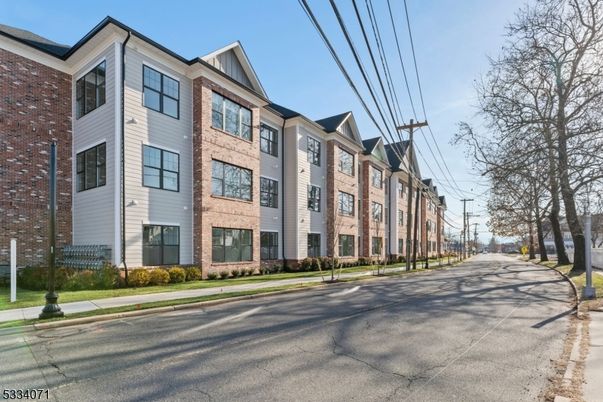 Exterior, Facade, Brick Facade, Rowhouse