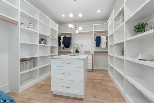Interior, Pendant Lights, Recessed Lighting, Walk-in Closets, Wood Texture Flooring