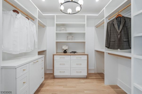 Interior, Pendant Lights, Recessed Lighting, Walk-in Closets, Wood Texture Flooring