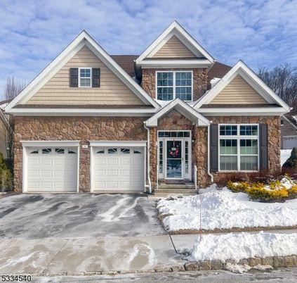 Attached, Exterior, Facade, American Craftsman