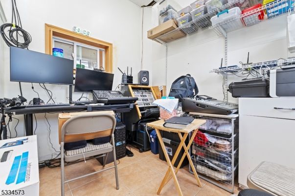 Home Office, Interior