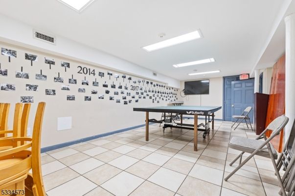 Game Room, Interior, Recessed Lighting