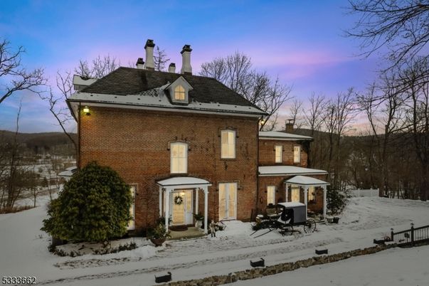 Exterior, Facade, Brick Facade, Georgian