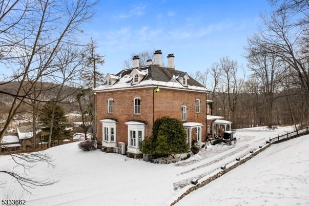 Exterior, Facade, Brick Facade, Georgian