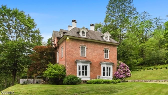 Backyard, Exterior, Facade, Brick Facade, Georgian