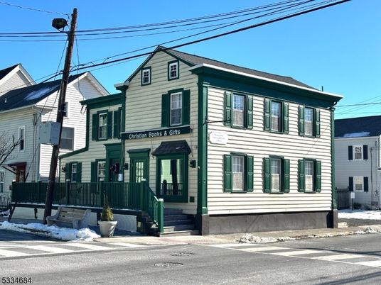 Exterior, Facade, Rowhouse