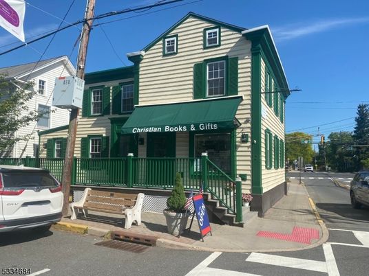 Exterior, Facade, Queen Anne Victorian