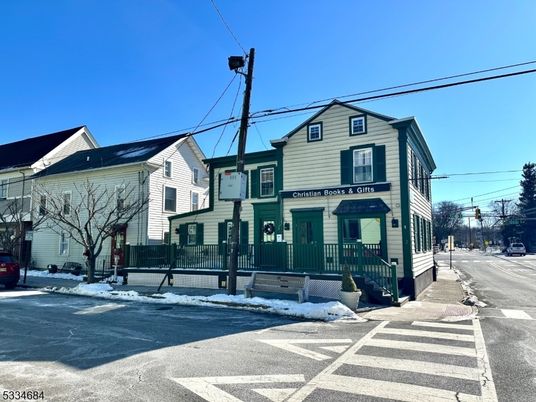 Exterior, Facade, Queen Anne Victorian