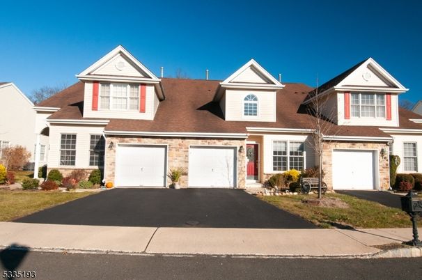 Attached, Exterior, Facade, Cape Cod