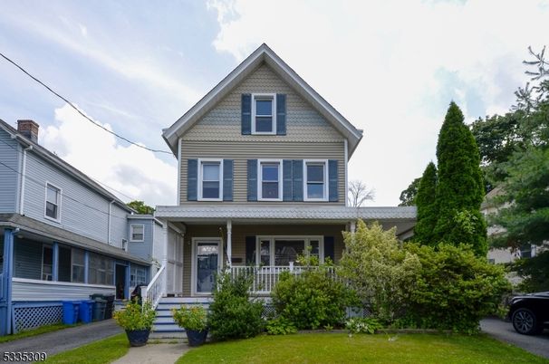 Exterior, Facade, Queen Anne Victorian
