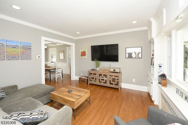 Dining room, Interior, Living room, Recessed Lighting, Wood Texture Flooring