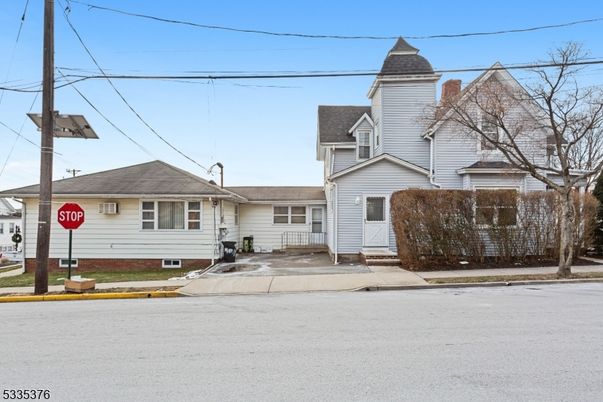 Exterior, Facade, Cape Cod