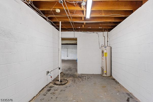 Garage, Interior, Wooden Beams
