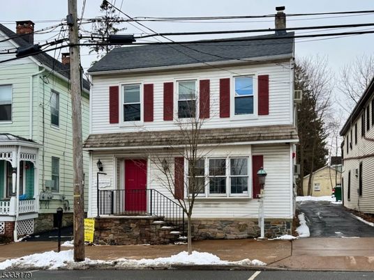 Exterior, Facade, American Foursquare