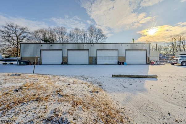 Detached Garage, Exterior