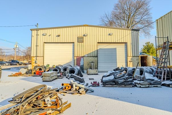 Detached Garage, Exterior