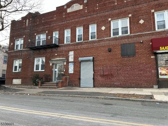 Exterior, Facade, Brick Facade, Rowhouse