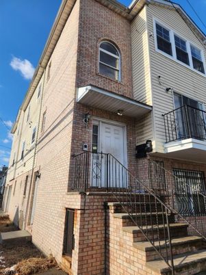 Exterior, Facade, Brick Facade, Rowhouse