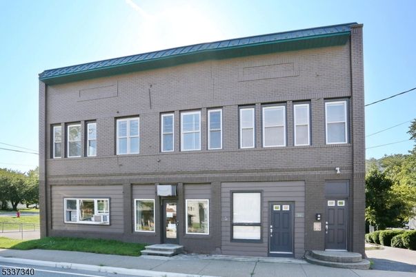 Exterior, Facade, Brick Facade, Rowhouse