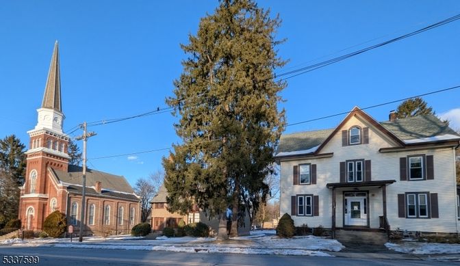 Exterior, Facade, Queen Anne Victorian