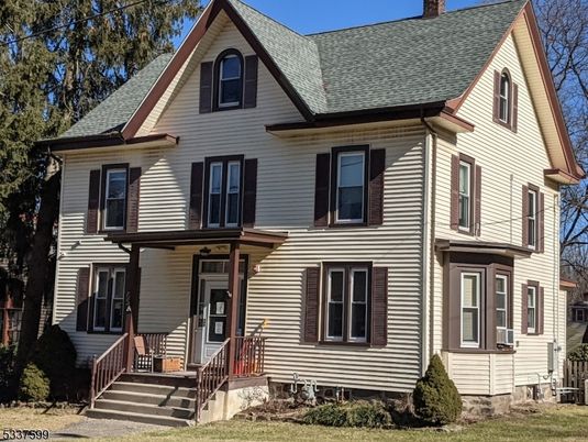 Exterior, Facade, Queen Anne Victorian