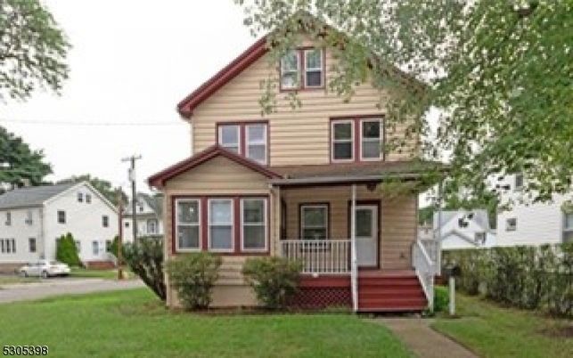 Exterior, Facade, Queen Anne Victorian
