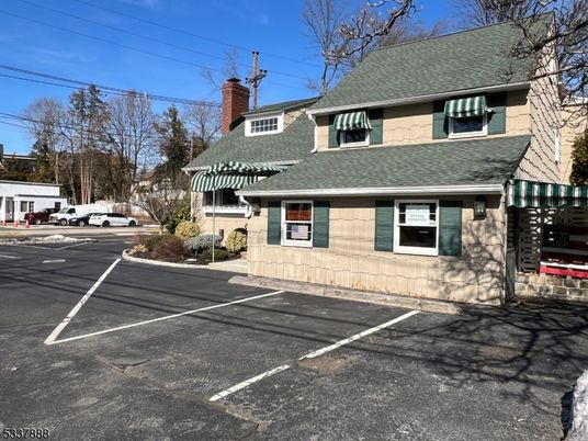 Exterior, Facade, Cape Cod