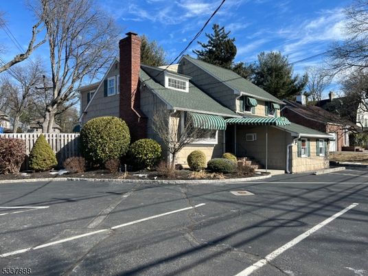 Exterior, Facade, Cape Cod