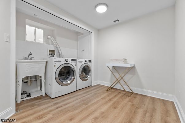 Interior, Washer, Wood Texture Flooring