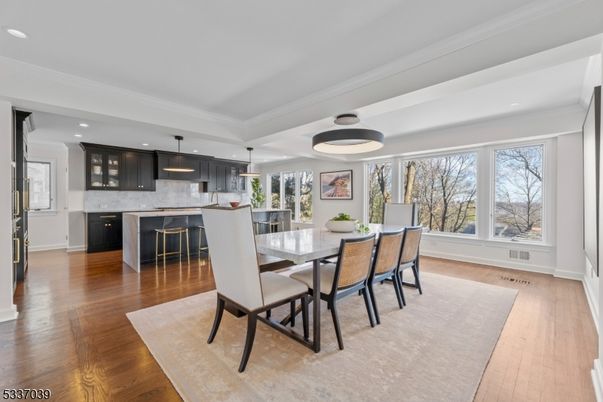 Dining room, Interior, Kitchen, Pendant Lights, Recessed Lighting, Wood Texture Flooring