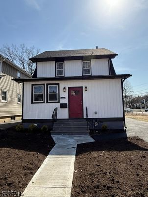 Exterior, Facade, Farmhouse