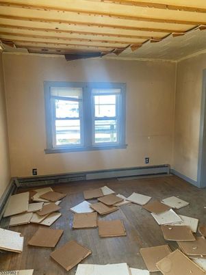 Empty room, Interior, Wooden Beams, Wooden Ceilings