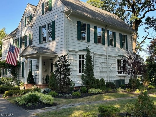 Exterior, Facade, Queen Anne Victorian